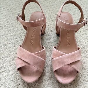 AEROSOLES Women's Cosmos Suede Blush Platform Sandals Size 7